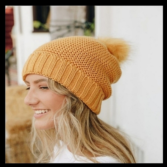 NEW Fleece lined knit hat With Pom Pom - Picture 1 of 2